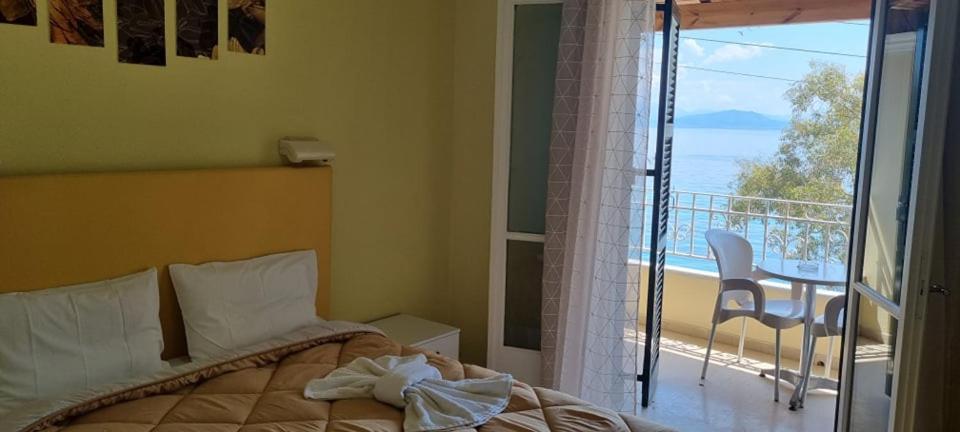 Ionian Mare Aparthotel Agios Ioannis Peristeron  Bagian luar foto