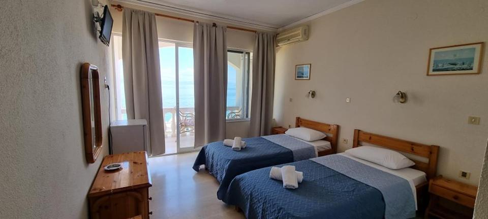 Ionian Mare Aparthotel Agios Ioannis Peristeron  Bagian luar foto