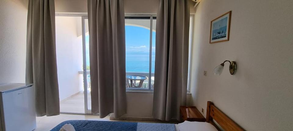 Ionian Mare Aparthotel Agios Ioannis Peristeron  Bagian luar foto